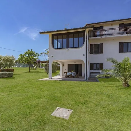 Ferienhaus Villa James San Costanzo